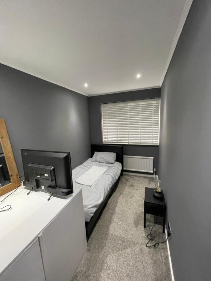 Tilbury Docks Rooms For Short Letting Extérieur photo